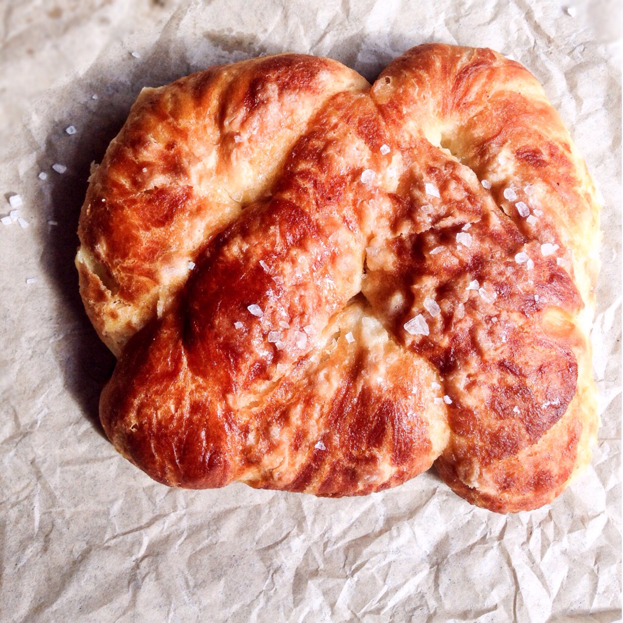 soft pretzel with cheddar beer dip